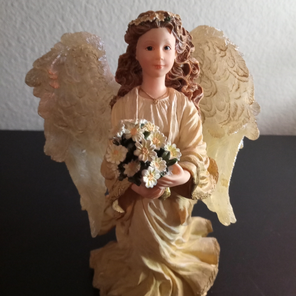 Boyds Charming Angel Collection Amissa (Yellow) Angel of Friendship Figurine